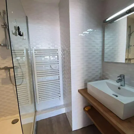 4 Couchages, Saint-jean-de-monts, Balcon, Parking, A 2 Pas De L'ocean - Fr-1-224c-194 * 圣让-德蒙